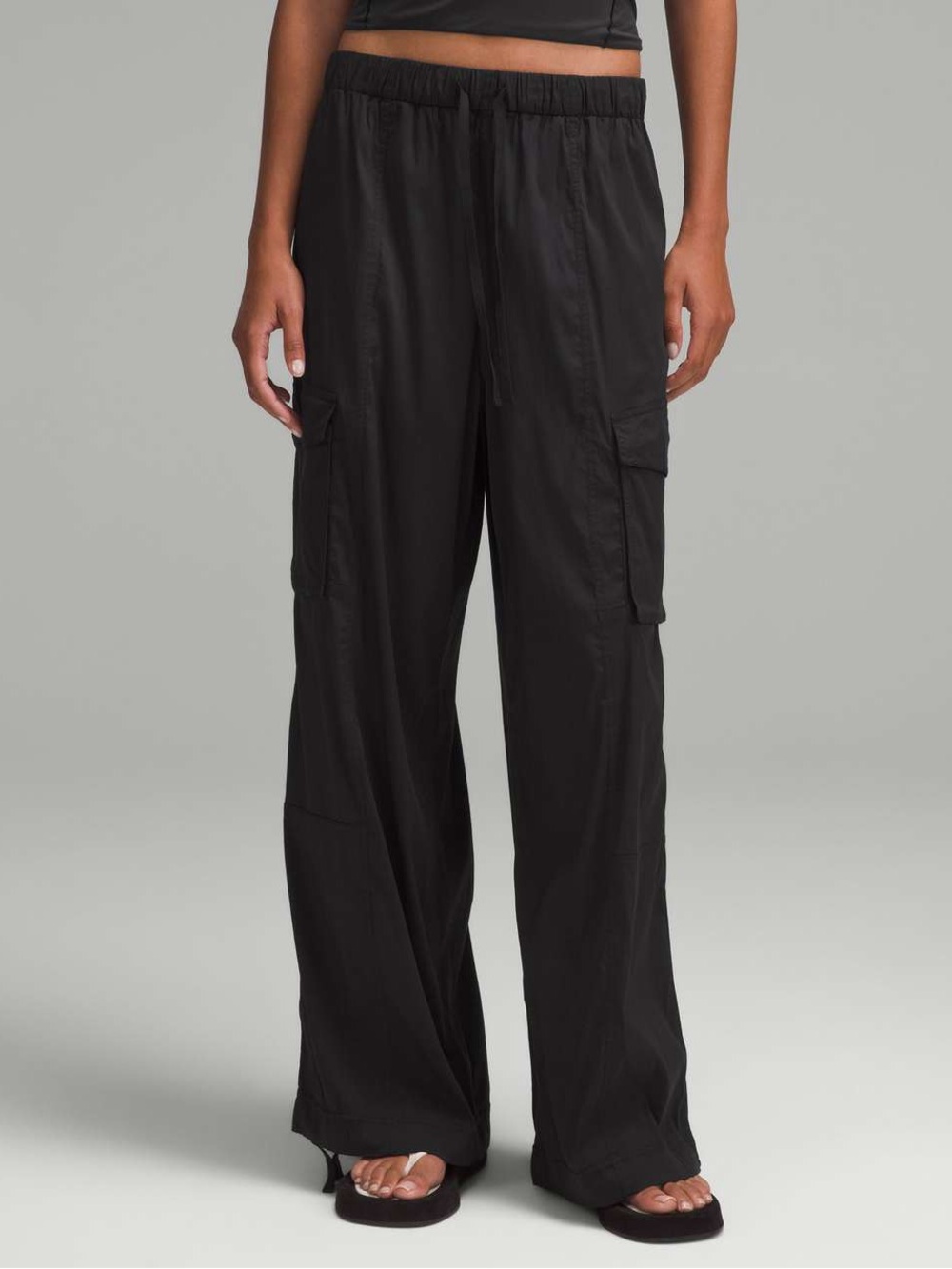 Lululemon Lightweight Adjustable Mid-Rise Cargo Pant Black 28” - Size Small